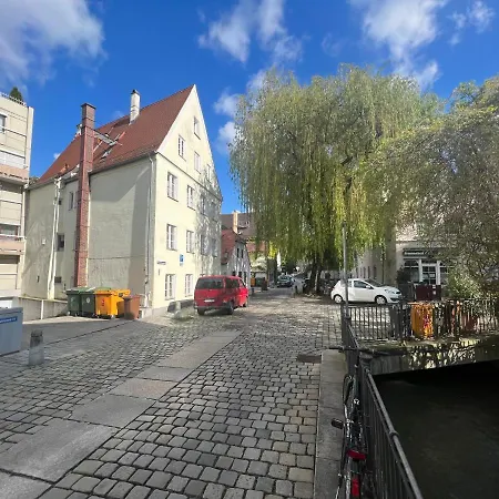 Liboria I Als Gruppe Im Denkmal Augsburgs * Augsburg
