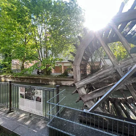 Liboria I Als Gruppe Im Denkmal Augsburgs * Augsburgo