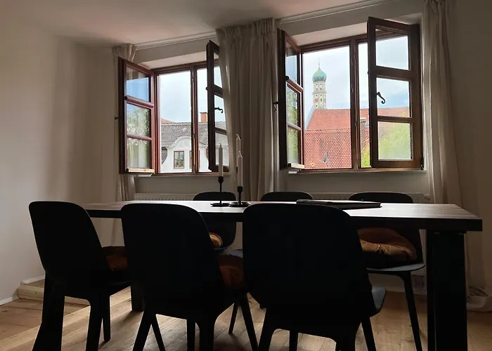 Liboria I Als Gruppe Im Denkmal Augsburgs Aψβούργη