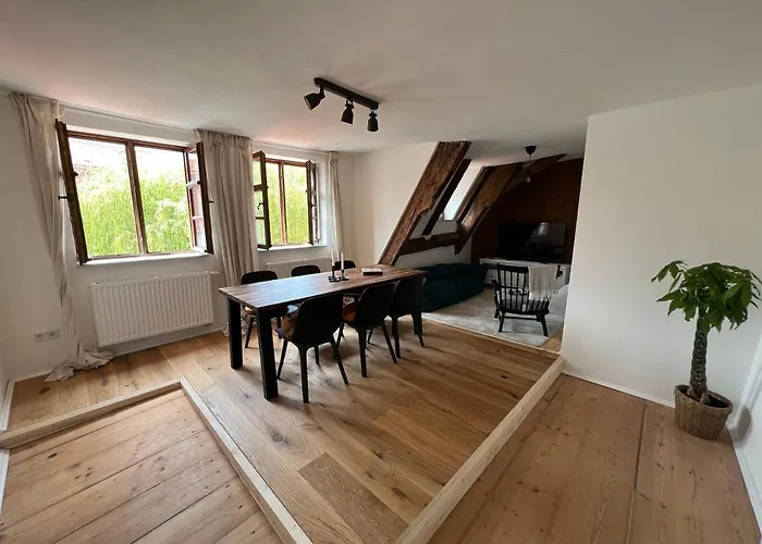 Liboria I Als Gruppe Im Denkmal Augsburgs *