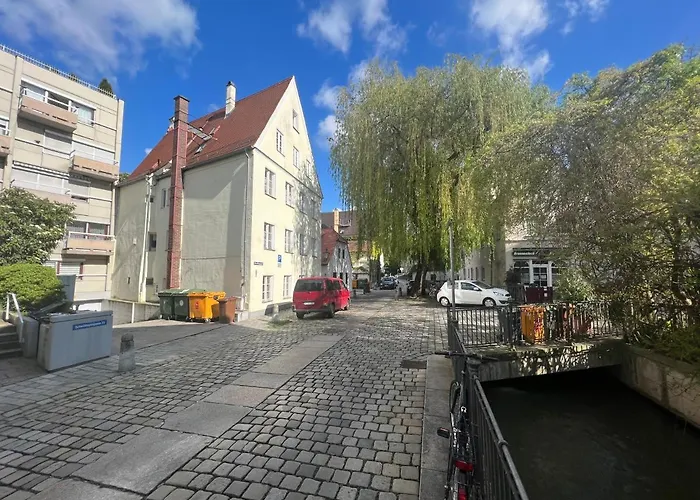 Liboria I Als Gruppe Im Denkmal Augsburgs * Aψβούργη