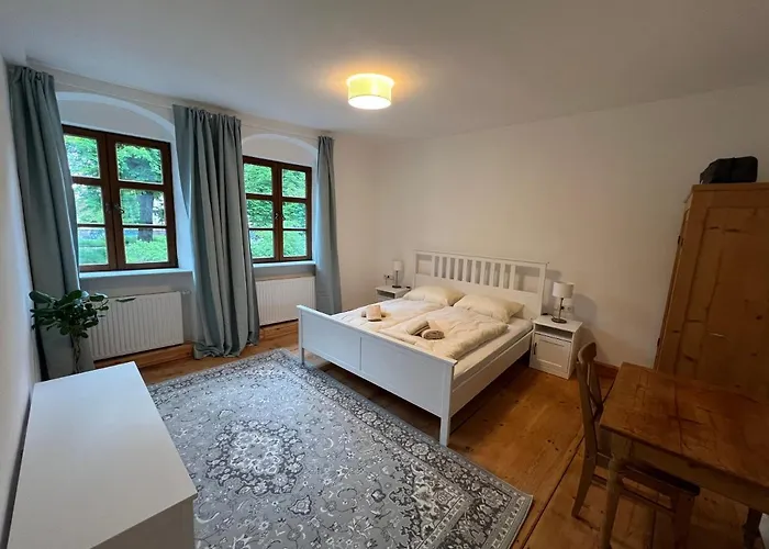 Liboria I Als Gruppe Im Denkmal Augsburgs * Aψβούργη